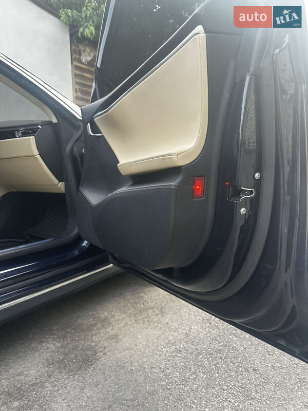 Лифтбек Tesla Model S 2015 в Харькове