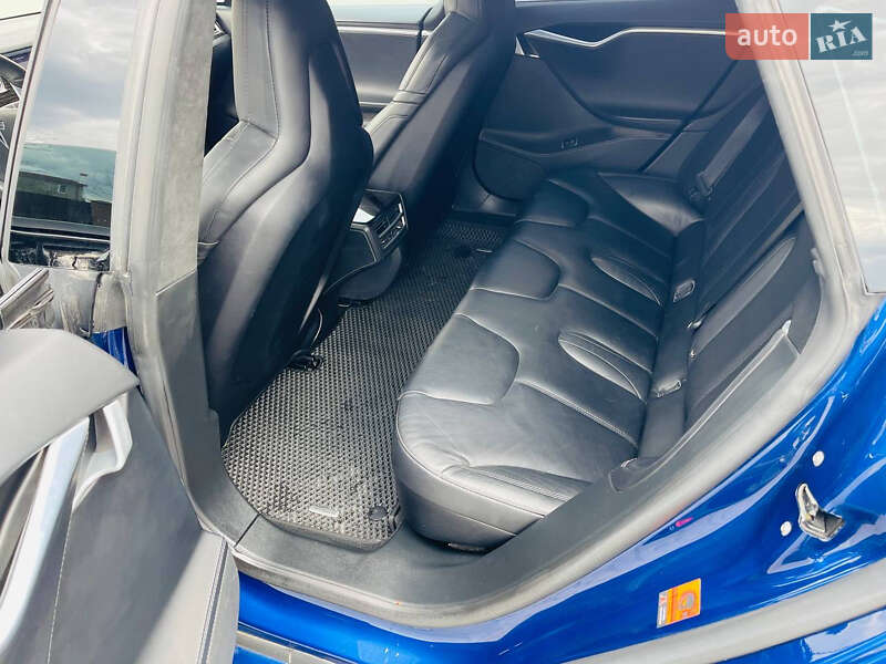 Ліфтбек Tesla Model S 2016 в Хмельницькому