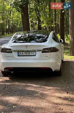 Лифтбек Tesla Model S 2017 в 