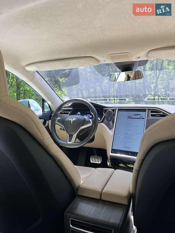 Лифтбек Tesla Model S 2015 в Киеве