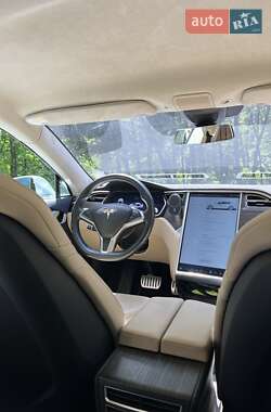 Лифтбек Tesla Model S 2015 в 