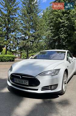 Лифтбек Tesla Model S 2015 в 