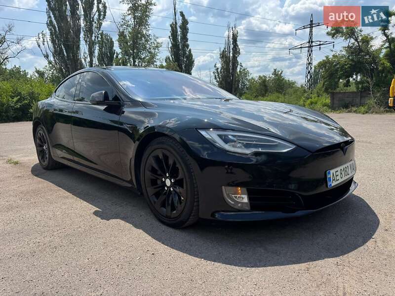 Лифтбек Tesla Model S 2017 в 