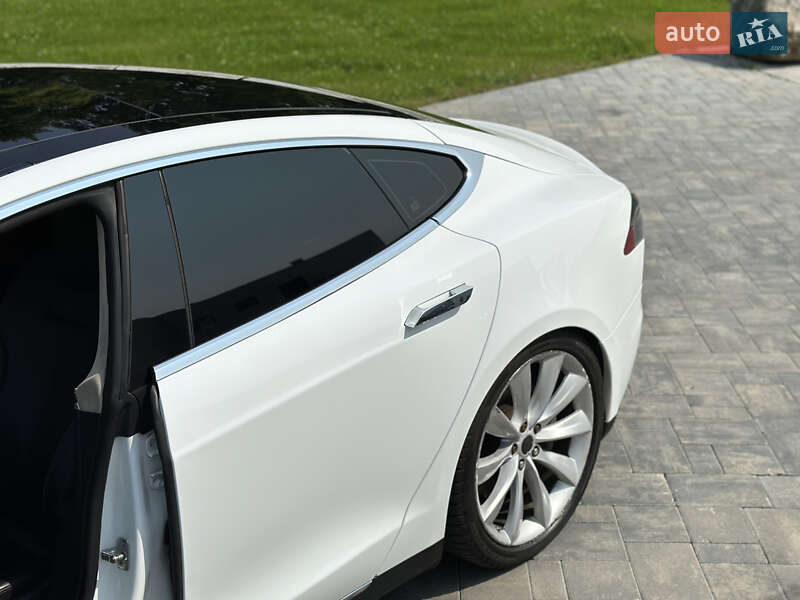 Лифтбек Tesla Model S 2015 в Луцке фото 19 Лифтбек Tesla Model S 2015 в Луцке