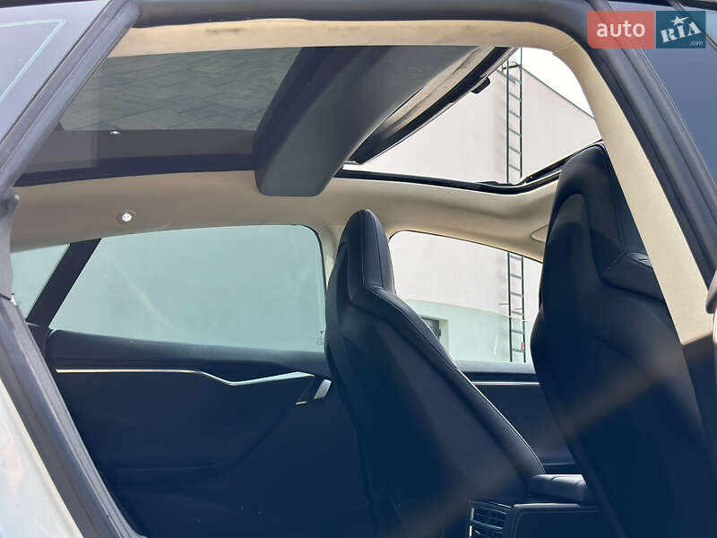 Лифтбек Tesla Model S 2015 в Луцке фото 24 Лифтбек Tesla Model S 2015 в Луцке