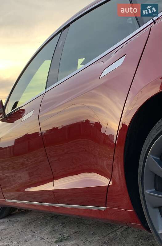 Лифтбек Tesla Model S 2018 в Черкассах