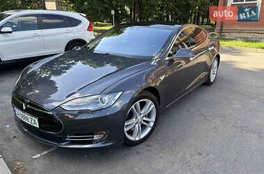 Ліфтбек Tesla Model S 2015 в Умані