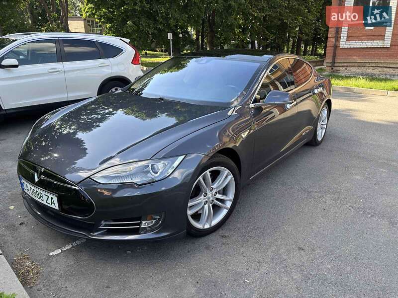 Tesla Model S 2015