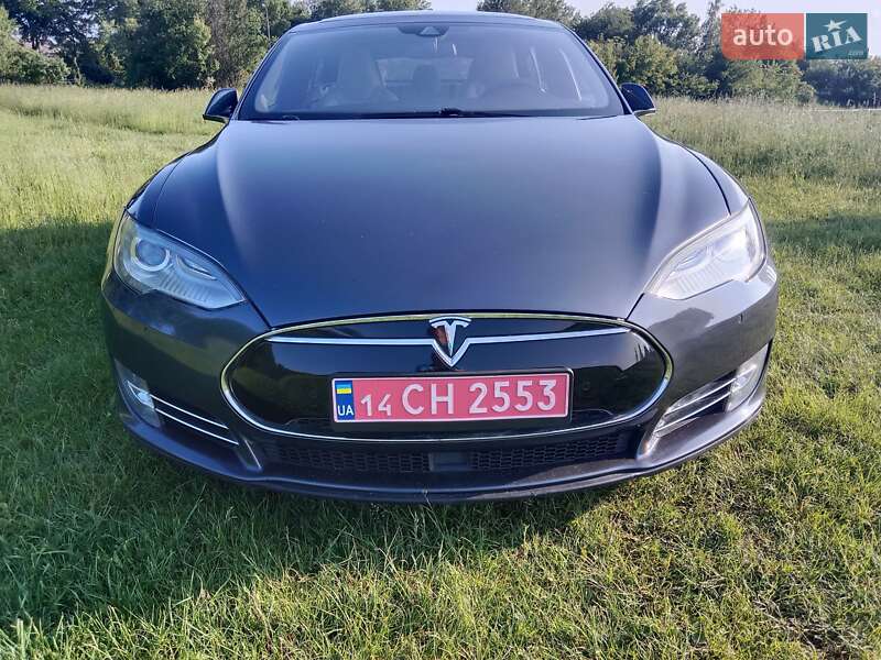 Лифтбек Tesla Model S 2015 в Ивано-Франковске