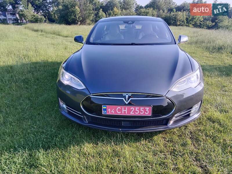 Лифтбек Tesla Model S 2015 в Ивано-Франковске