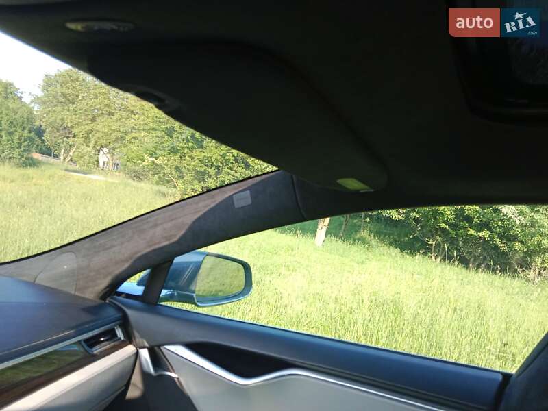 Лифтбек Tesla Model S 2015 в Ивано-Франковске