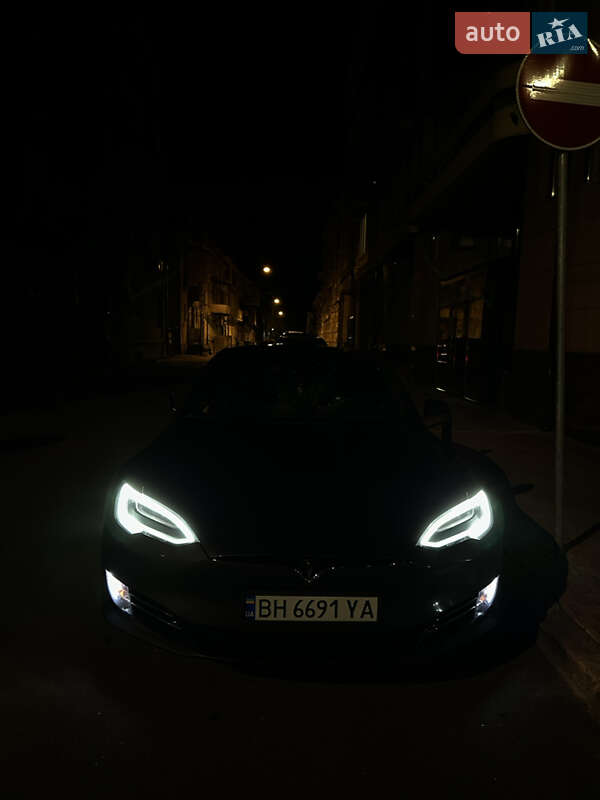 Ліфтбек Tesla Model S 2017 в Одесі