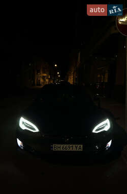 Лифтбек Tesla Model S 2017 в 