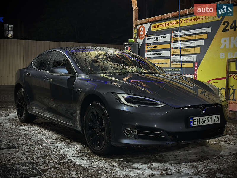 Ліфтбек Tesla Model S 2017 в Одесі