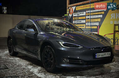 Лифтбек Tesla Model S 2017 в 