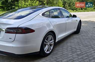 Лифтбек Tesla Model S 2014 в 