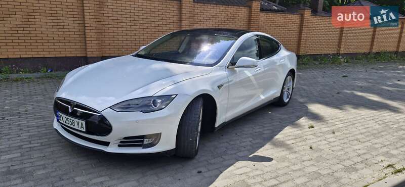 Tesla Model S 2014