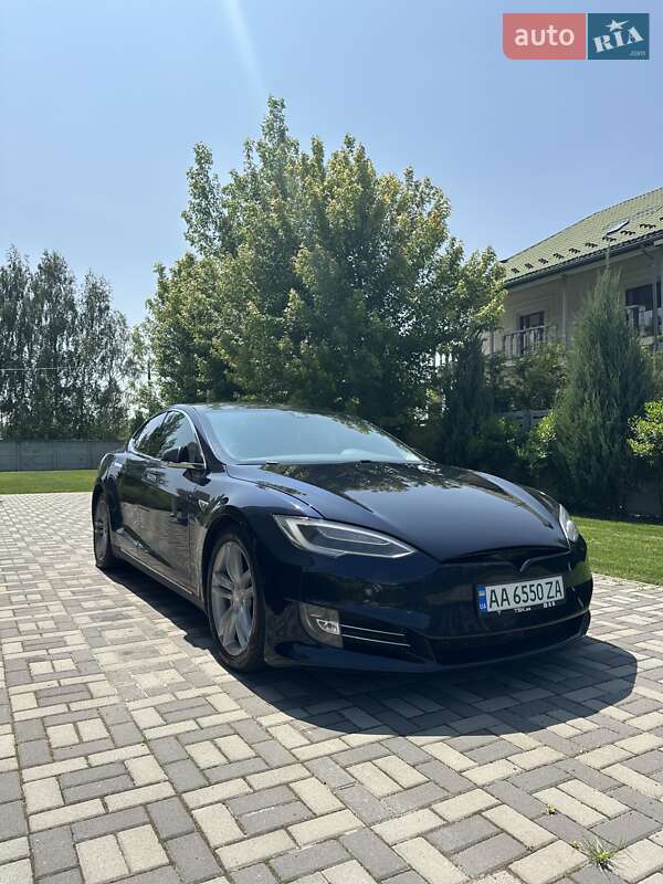 Ліфтбек Tesla Model S 2015 в 