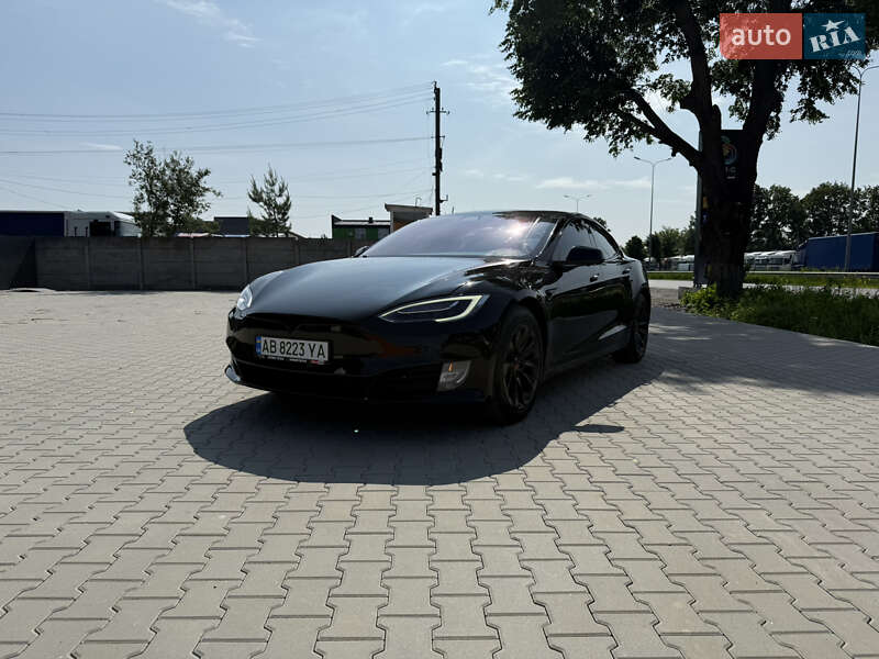 Лифтбек Tesla Model S 2019 в Виннице
