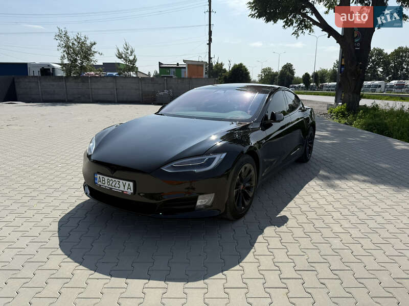 Лифтбек Tesla Model S 2019 в Виннице