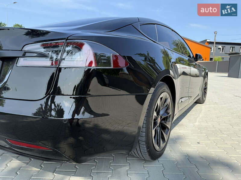 Лифтбек Tesla Model S 2019 в Виннице