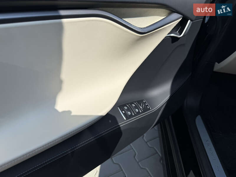 Лифтбек Tesla Model S 2019 в Виннице