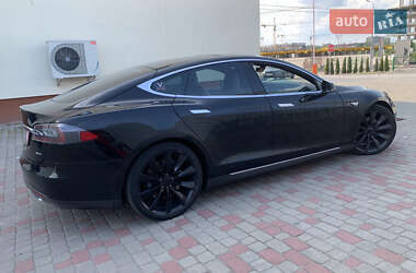 Лифтбек Tesla Model S 2015 в 