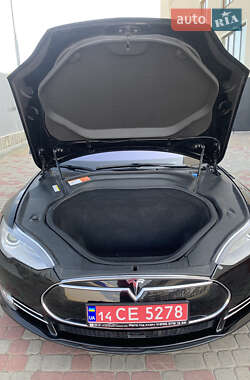 Лифтбек Tesla Model S 2015 в 