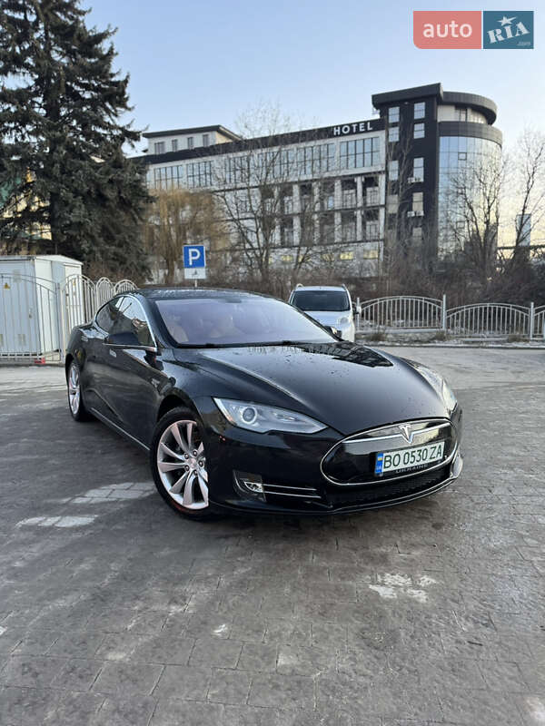 Tesla Model S 2014