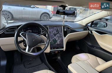 Лифтбек Tesla Model S 2014 в 