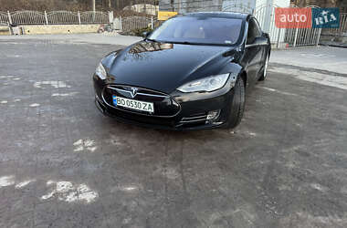 Лифтбек Tesla Model S 2014 в 