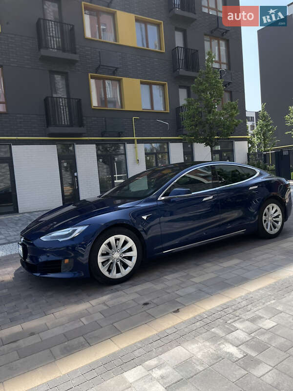 Лифтбек Tesla Model S 2017 в Ирпене