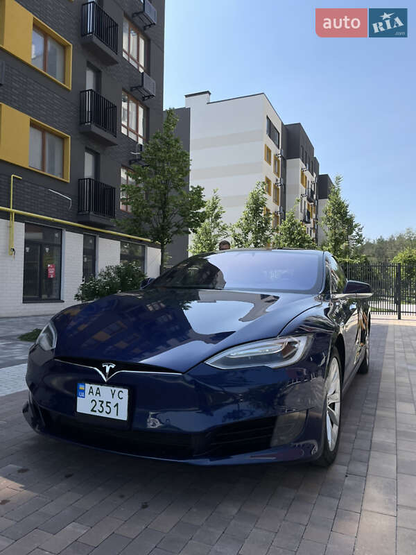 Лифтбек Tesla Model S 2017 в Ирпене