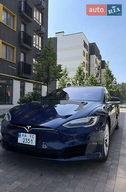 Лифтбек Tesla Model S 2017 в 