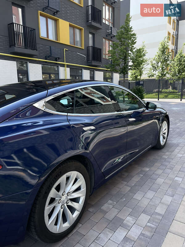Лифтбек Tesla Model S 2017 в Ирпене