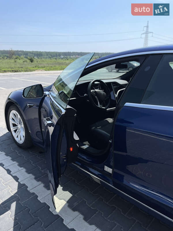 Лифтбек Tesla Model S 2017 в Ирпене