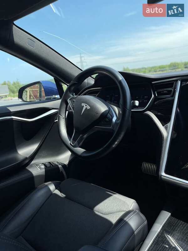 Лифтбек Tesla Model S 2017 в Ирпене