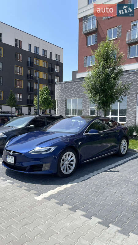 Лифтбек Tesla Model S 2017 в Ирпене