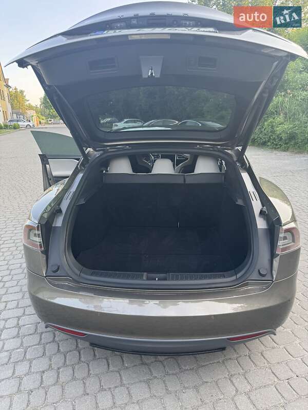 Лифтбек Tesla Model S 2015 в Львове фото 14 Лифтбек Tesla Model S 2015 в Львове