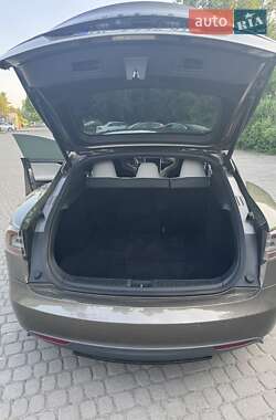 Ліфтбек Tesla Model S 2015 в 