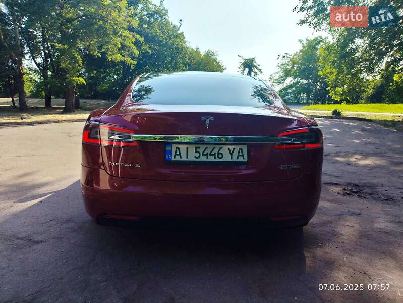 Лифтбек Tesla Model S 2017 в Запорожье