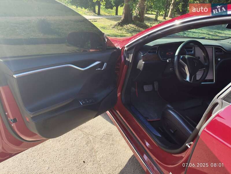 Лифтбек Tesla Model S 2017 в Запорожье