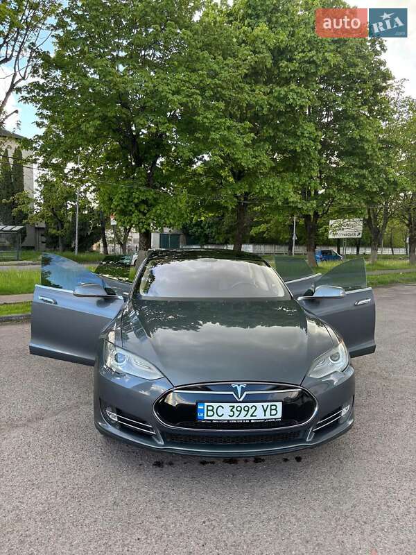 Лифтбек Tesla Model S 2013 в Львове