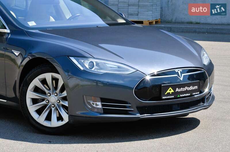 Ліфтбек Tesla Model S 2016 в Києві