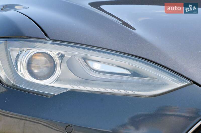 Ліфтбек Tesla Model S 2016 в Києві
