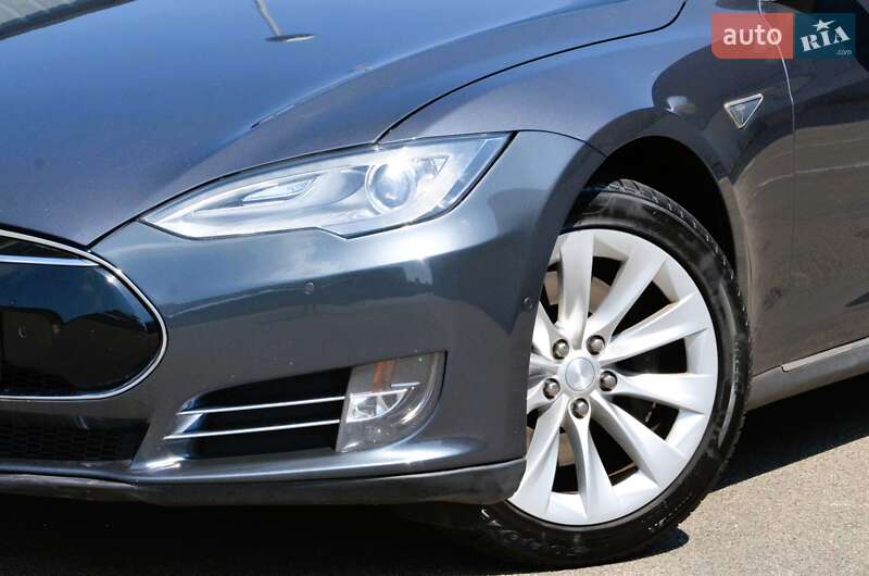 Ліфтбек Tesla Model S 2016 в Києві