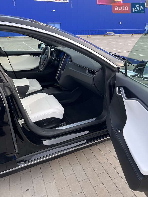 Лифтбек Tesla Model S 2018 в Виннице