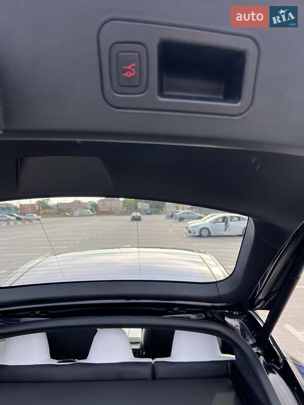 Лифтбек Tesla Model S 2018 в Виннице