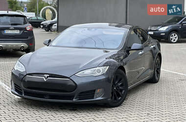 Лифтбек Tesla Model S 2015 в 