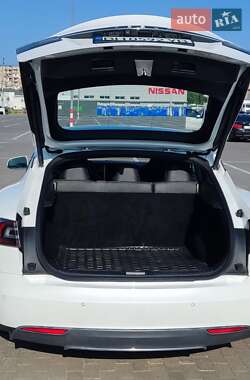 Ліфтбек Tesla Model S 2014 в 
